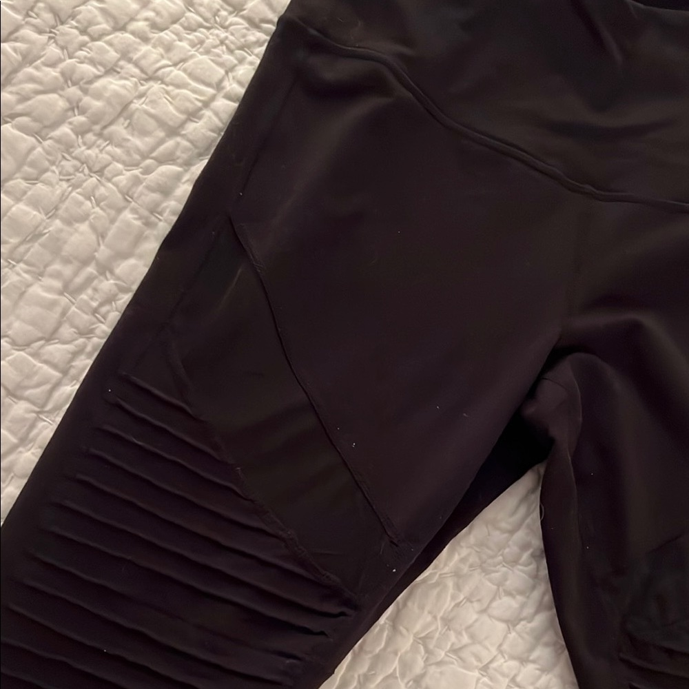 Women’s Active Wear  Zella Black work out Leggings with ribbing and mesh
